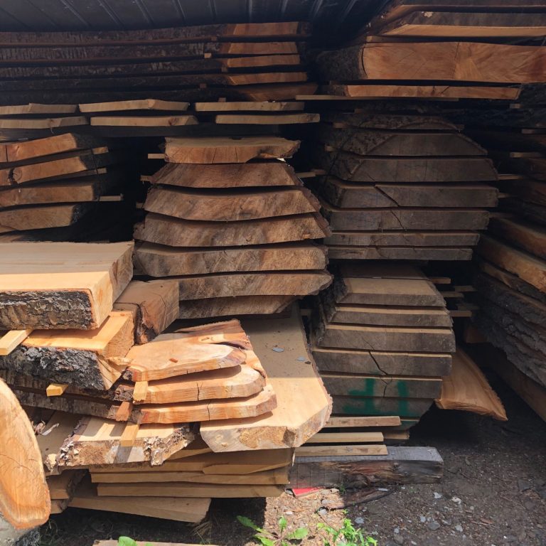 Holzstapel aus unserer Tischlerei in Wurzen